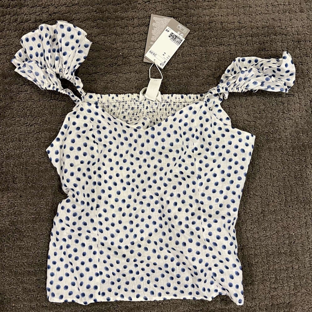 H&M Ruffle Sleeve Top